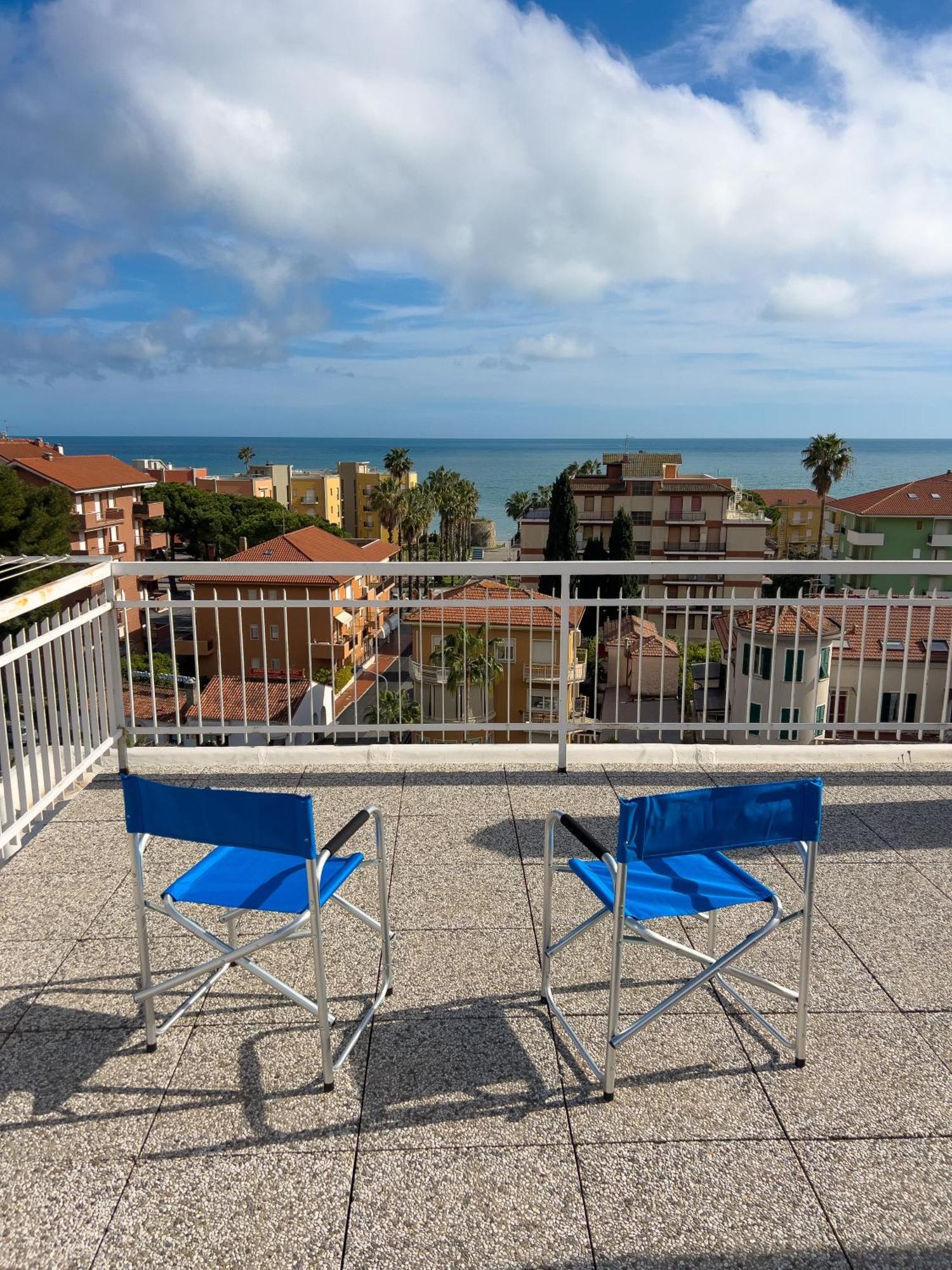 Casa Carlotta Apartment San Bartolomeo Al Mare Exterior photo