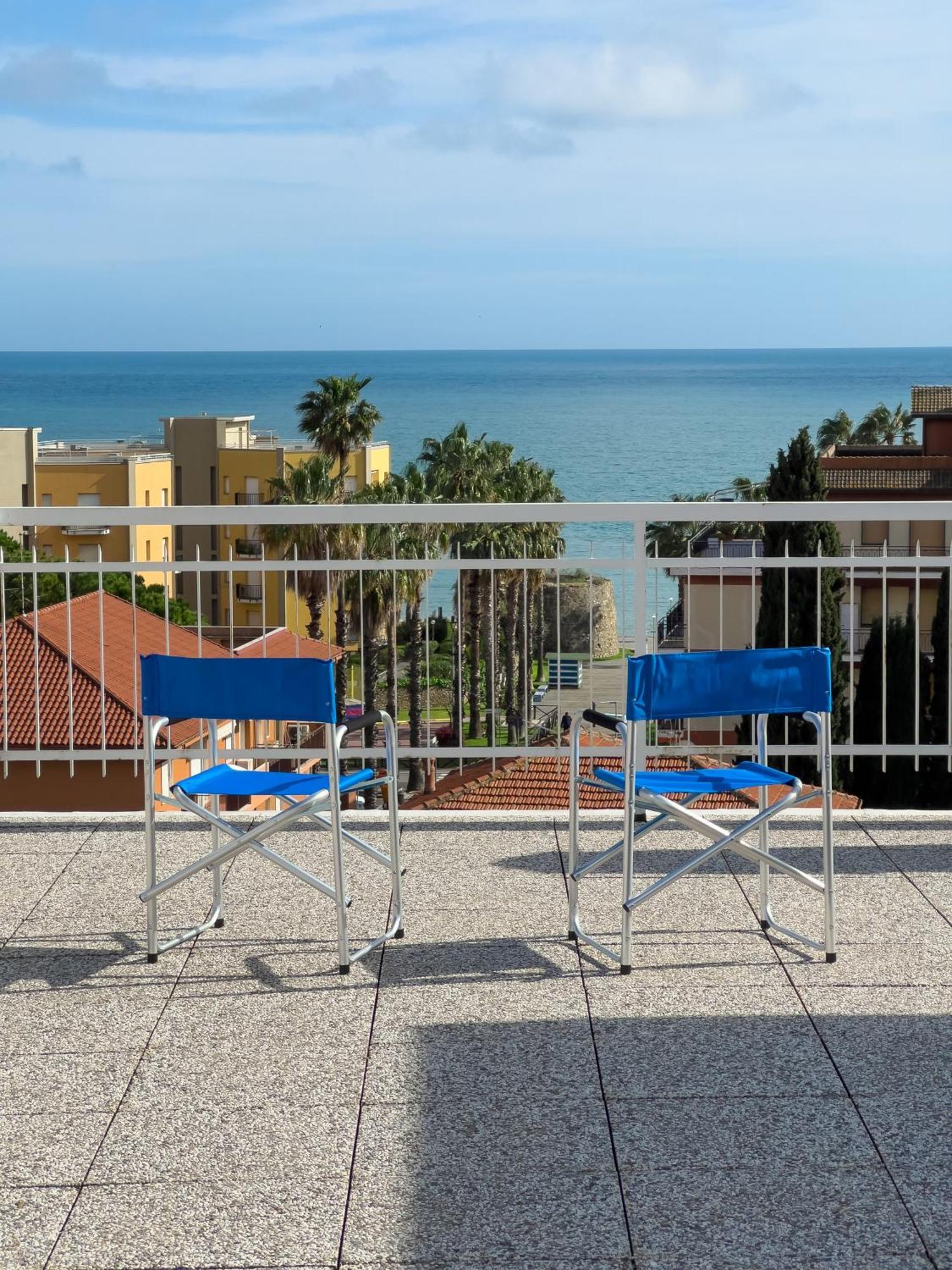 Casa Carlotta Apartment San Bartolomeo Al Mare Exterior photo